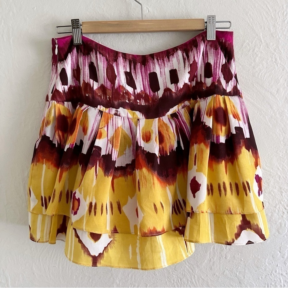 ⚡️10$ sale⚡️ BEBE Colorful Abstract Tiered Mini Skirt Size M